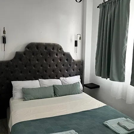 Mila Deluxe Peraía