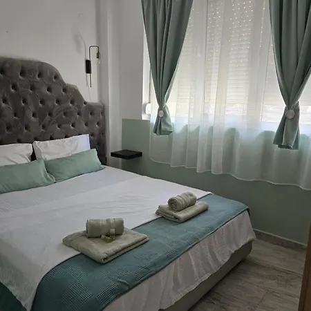 Mila Deluxe Apartment *